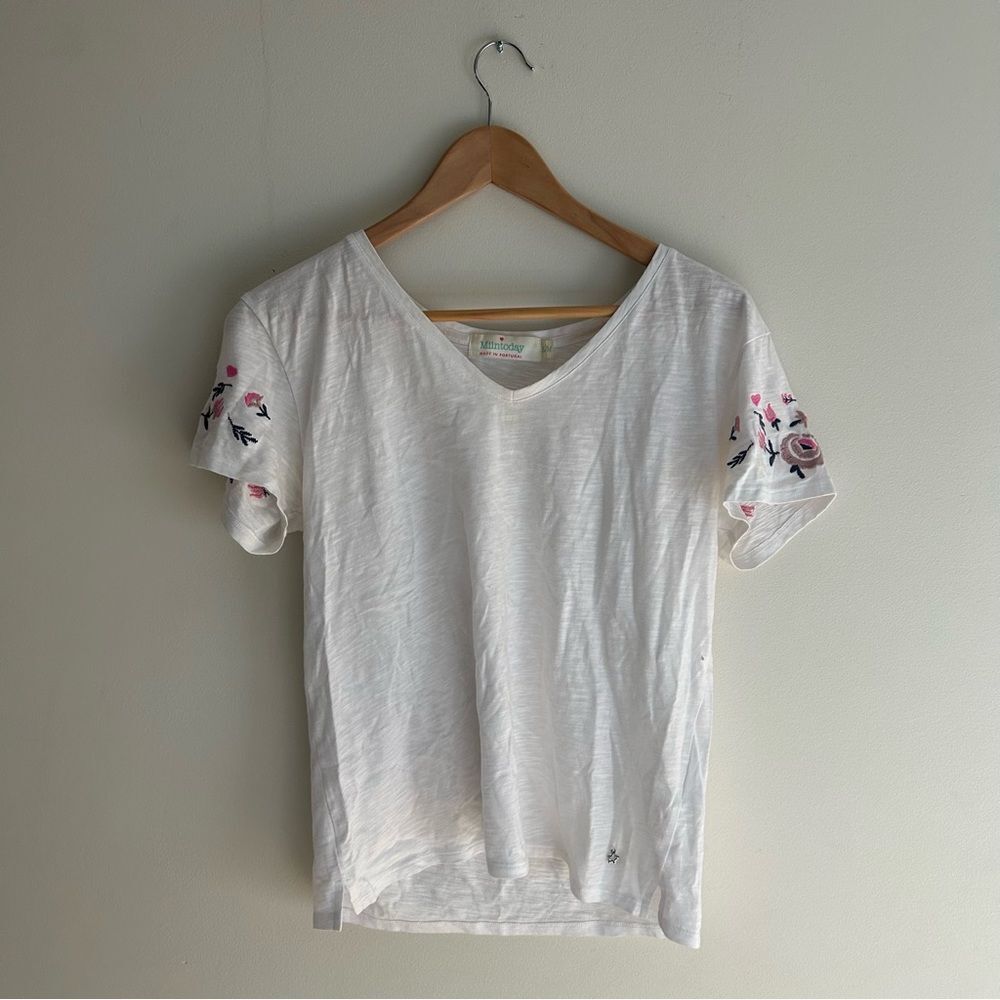White V-Neck Tee with Floral Embroidery size S/M
